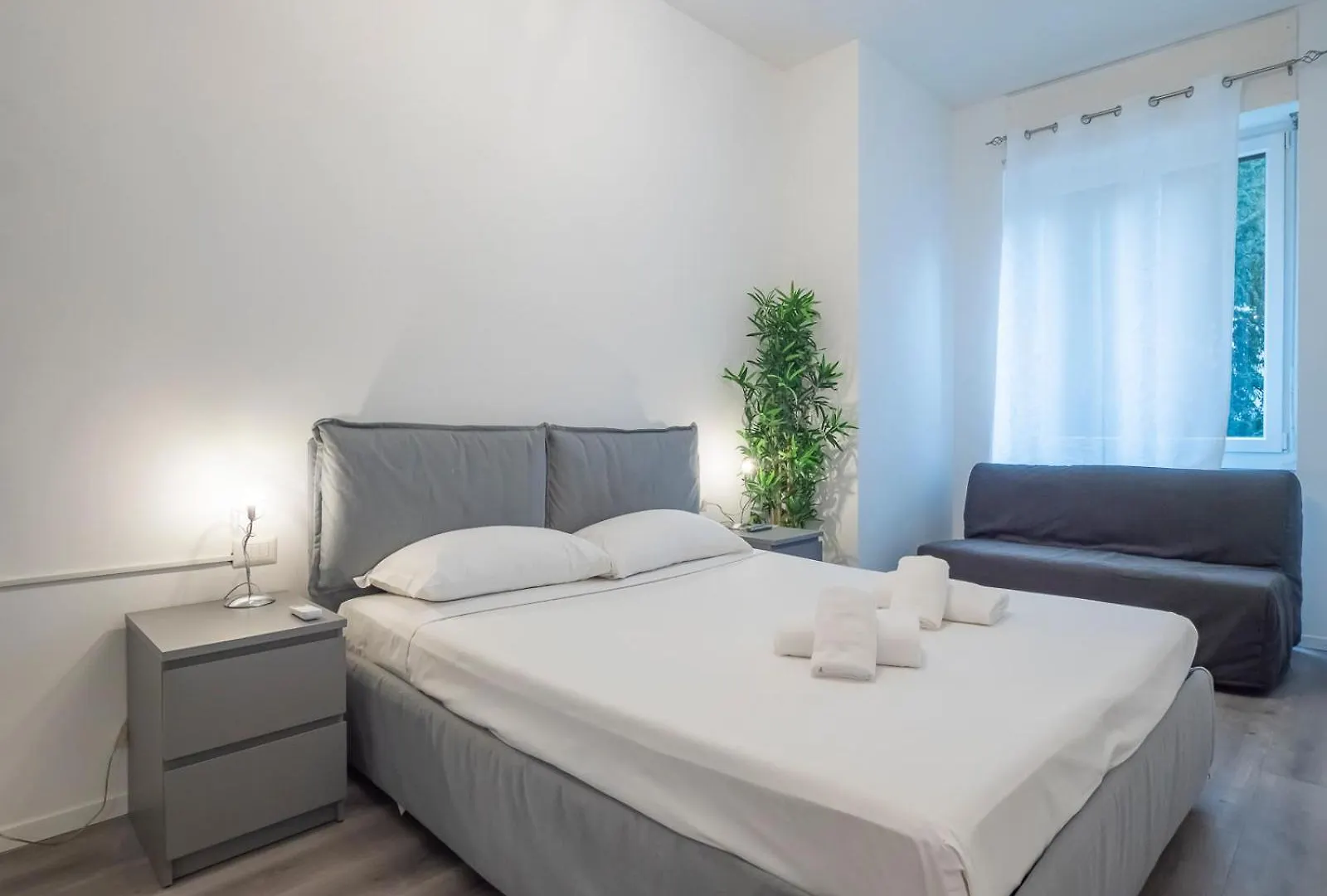 I Host Apartment - Melloni 34 Milano 0*,