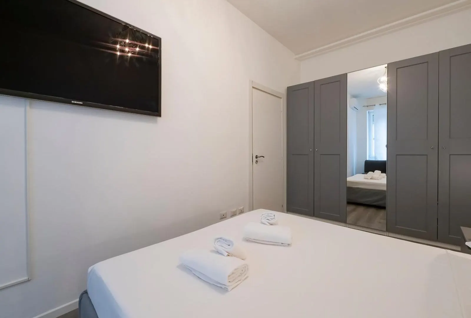 I Host Apartment - Melloni 34 Milano 0*,